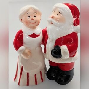 Avon Vintage Hugging Santa and Mrs. Claus Ceramic Salt & Pepper Shakers